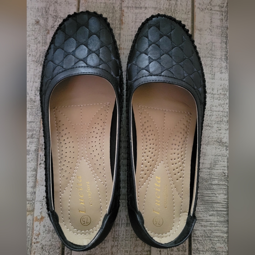 Black Leather Ballet Flats with Elastic Trim